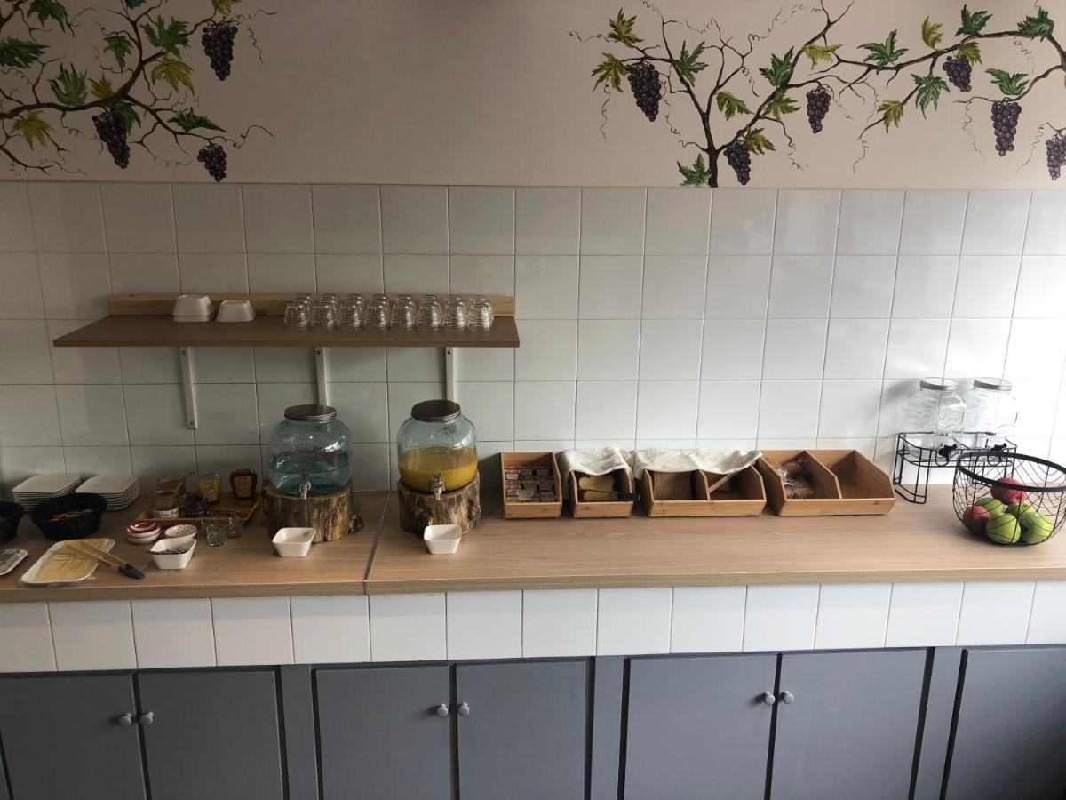 Persan Paris Par Trains, Area, Studios Avec Salle De Bain Et Kitchenette Privees, Ou, Chambres Avec Salles Bain Et Cuisines Communes מראה חיצוני תמונה