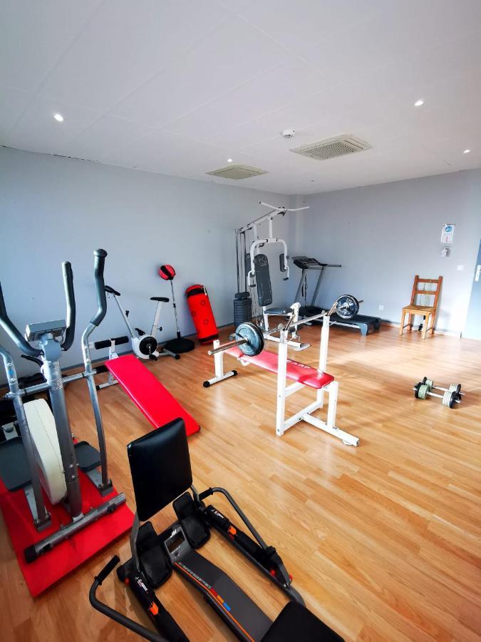 Persan Paris Par Trains, Area, Studios Avec Salle De Bain Et Kitchenette Privees, Ou, Chambres Avec Salles Bain Et Cuisines Communes מראה חיצוני תמונה