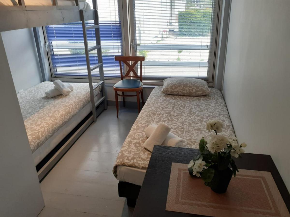 Persan Paris Par Trains, Area, Studios Avec Salle De Bain Et Kitchenette Privees, Ou, Chambres Avec Salles Bain Et Cuisines Communes מראה חיצוני תמונה