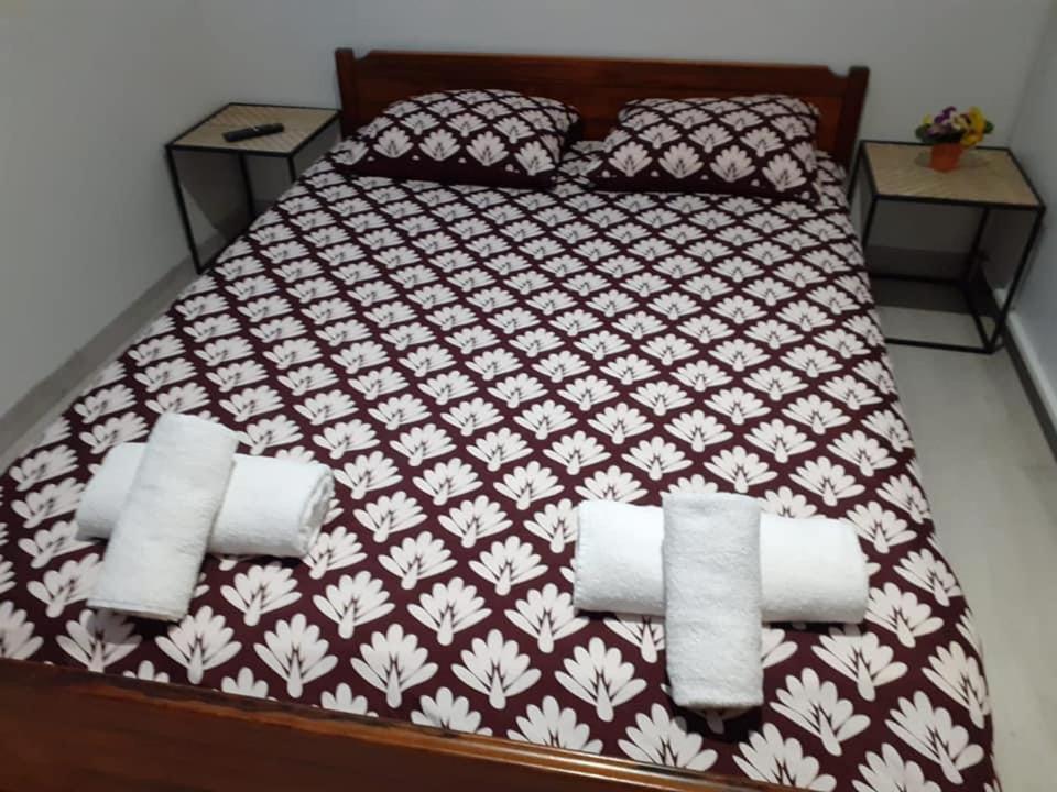 Persan Paris Par Trains, Area, Studios Avec Salle De Bain Et Kitchenette Privees, Ou, Chambres Avec Salles Bain Et Cuisines Communes מראה חיצוני תמונה