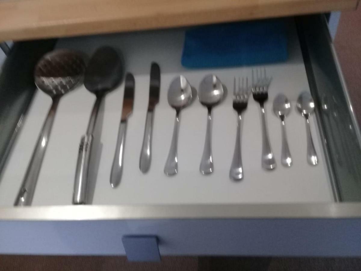 Persan Paris Par Trains, Area, Studios Avec Salle De Bain Et Kitchenette Privees, Ou, Chambres Avec Salles Bain Et Cuisines Communes מראה חיצוני תמונה